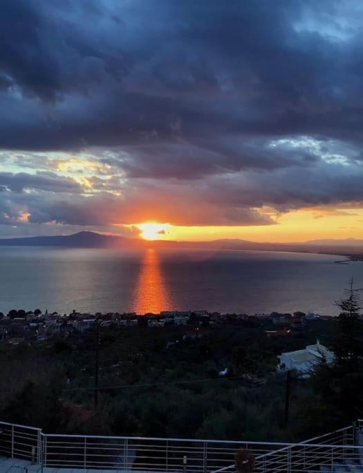 Marine'S Lux Villa:Golden Sunset Kalamáta Kültér fotó