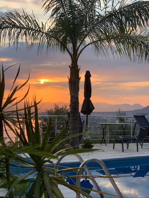 Marine'S Lux Villa:Golden Sunset Kalamáta Kültér fotó