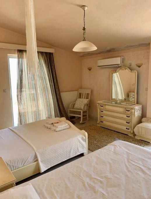 Marine'S Lux Villa:Golden Sunset Kalamáta Kültér fotó